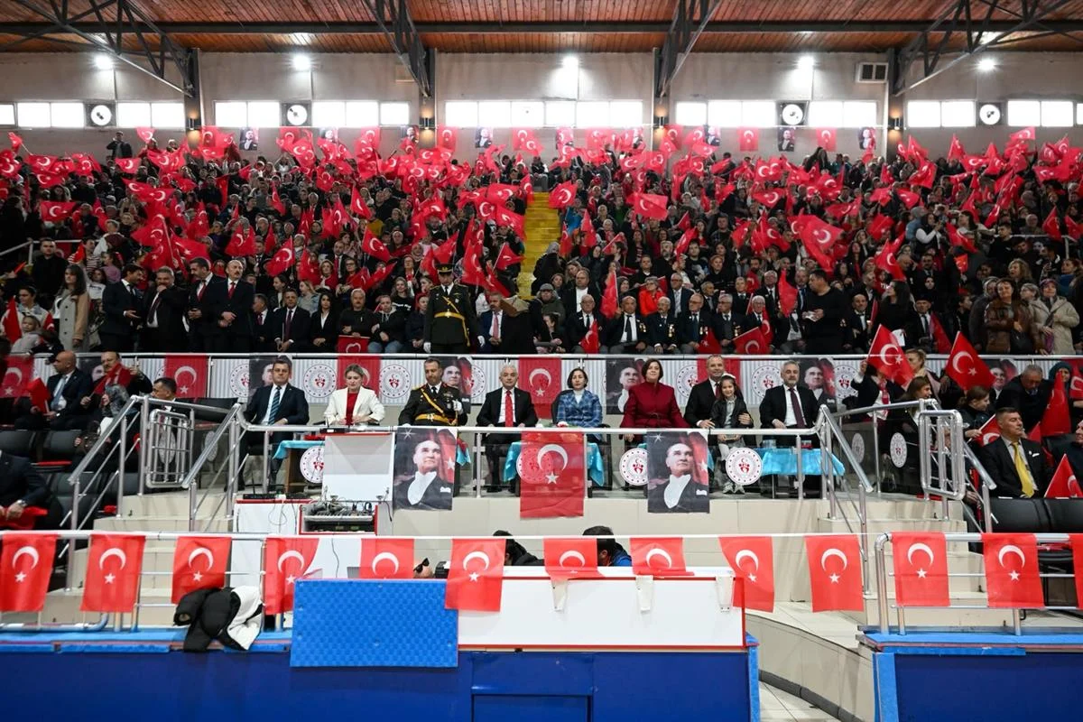 CUMHURİYETİMİZİN 103. YILINDA KIRKLARELİ TEK YÜREK; COŞKU SALONLARDAN MEYDANLARA TAŞTI!