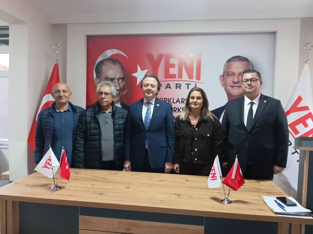 YENİ PARTİ TARİHİ GÜNLERDEN BİRİNİ YAŞADI