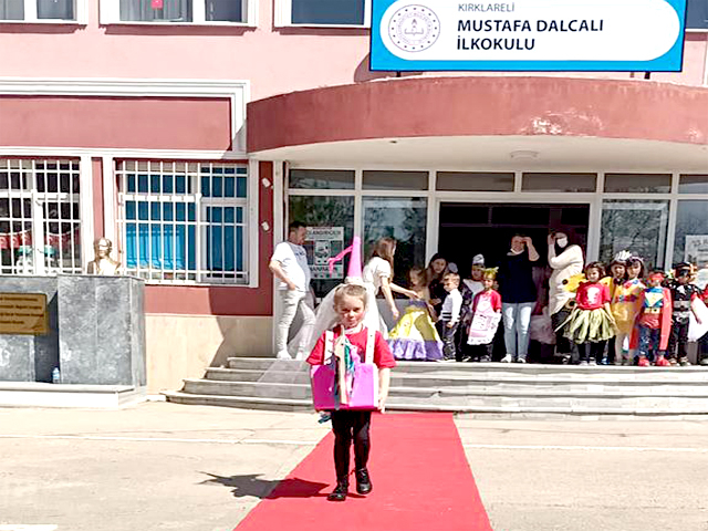 Mustafa Dalcalı İlkokulu Geri Dönüşüm Defilesi