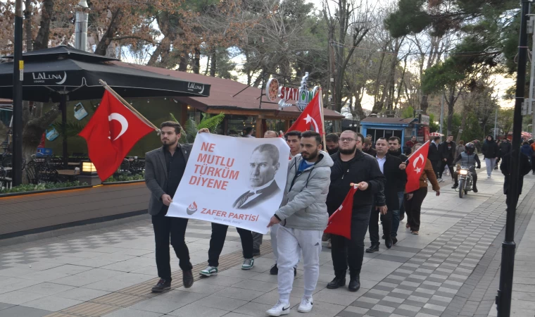 ZAFER PARTİSİ'NDEN ŞEHİTLER İÇİN YÜRÜYÜŞ