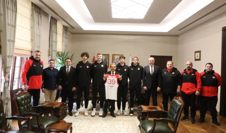 Genç Milli Basketbol Takımından Vali Birol Ekici'ye ziyaret..