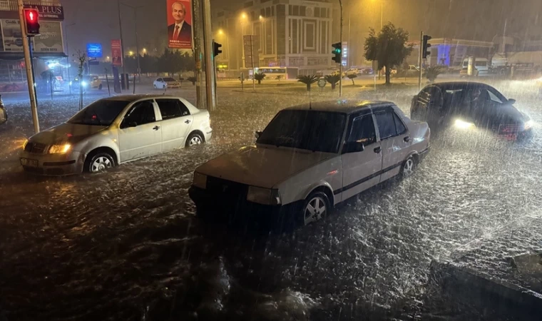 Yağmur Antalya'yı vurdu