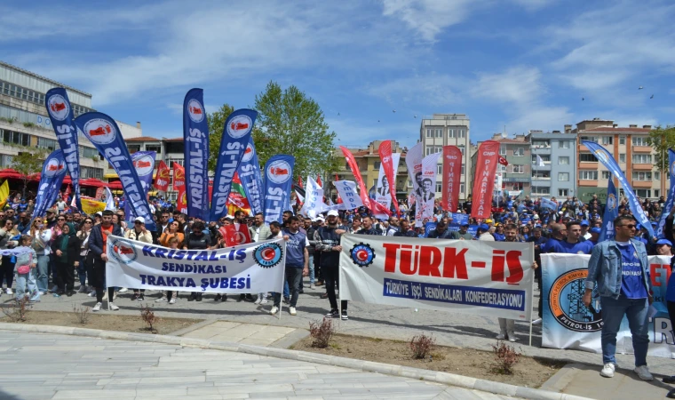 LÜLEBURGAZ’DA 1 MAYIS COŞKU İLE KUTLANDI