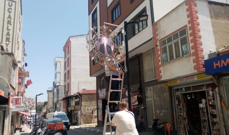 Kırklareli'nde Atatürk Resimlerinin İndirilmesine Tepki: "Bakım Nedeniyle Geçici Bir Uygulama"  