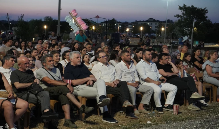 Açık hava film gösterimleri ‘Paranoya’ ile başladı