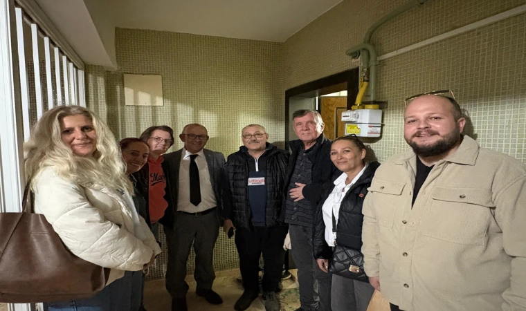 CHP Pınarhisar’dan Vefa Örneği: 24 Kasım’da Öğretmenler Evlerinde Ziyaret Edildi.