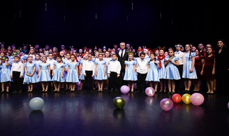 Lüleburgaz Belediyesi korolarından yeni yıl konseri