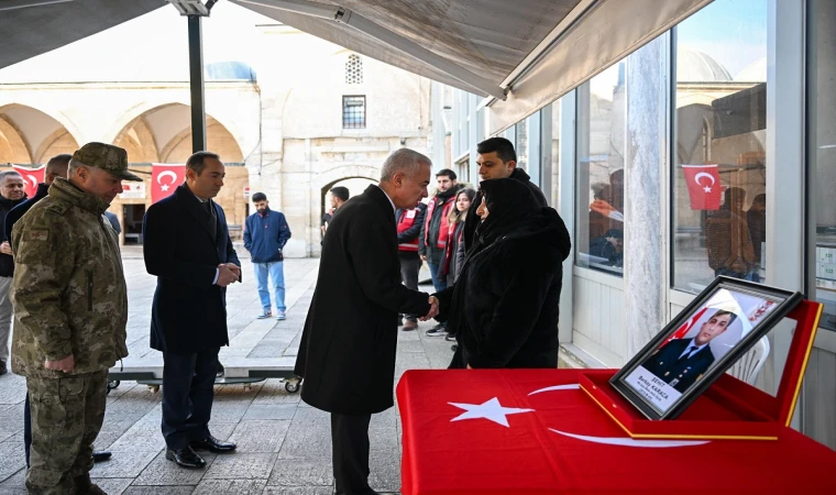 Vali Turan, Lüleburgazlı aziz şehidimiz Berkay Karaca ve kahraman silah arkadaşlarının ruhlarına ithafen okutulan mevlid-i şerife katıldı..