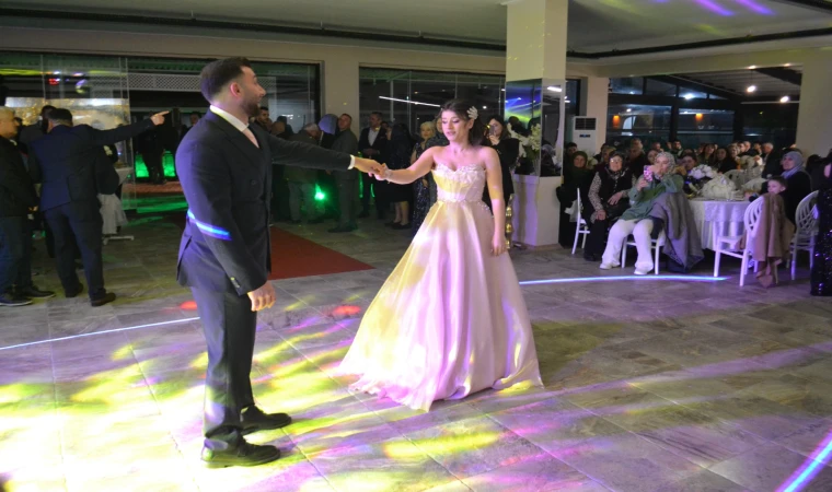 Aleyna ve Mert’e Masal Gibi Nişan Töreni