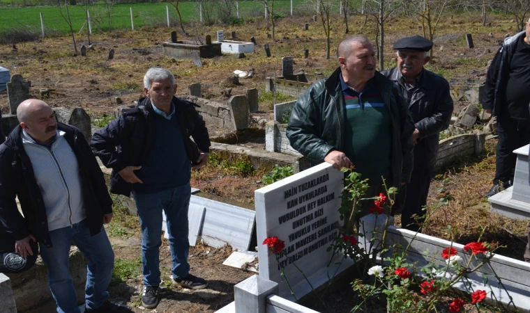 KARACA KATLEDİLİŞİNİN 49.YILINDA MEZARI BAŞINDA ANILDI
