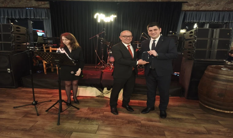 KURT'A MESLEKTE 25.YIL ANISINA PLAKET VERİLDİ.