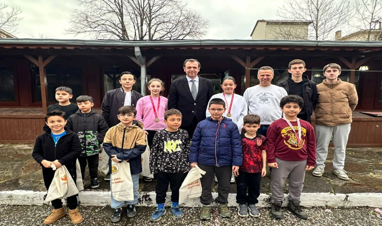 *Vize Belediyesi Satranç Kursu Öğrencilerinden Büyük Başarı*