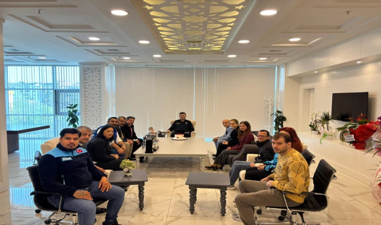 Yesevi Hareketi’nden Emniyet’e Anlamlı Ziyaret, Milletvekili Akalın’dan Derneğe Ziyâret 