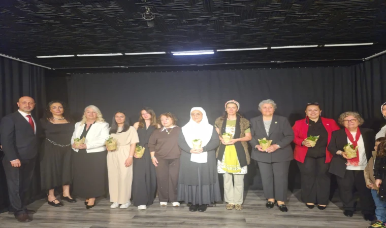 Anneler Günü’ne Özel Tiyatro Etkinliği Büyük Beğeni Topladı