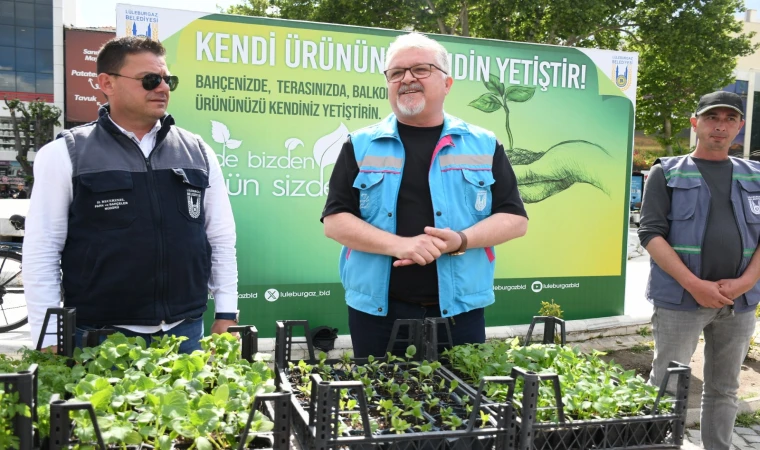 Lüleburgaz Belediyesi 15 bin fideyi vatandaşlarla paylaştı