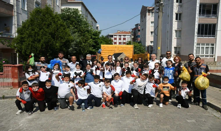 Miniklerden ‘ders’ gibi temizlik