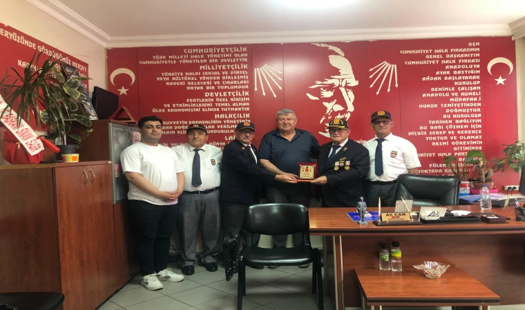 CHP Lüleburgaz İlçe Başkanlığı'na Muharip Gazilerden Anlamlı Ziyaret