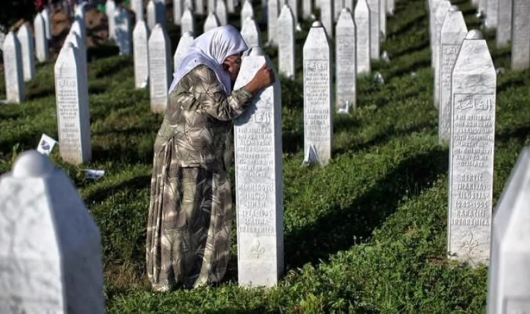 Kurt: "Srebrenitsa, İnsanlığın Vicdanında Hiç Kapanmayacak Bir Yaradır"