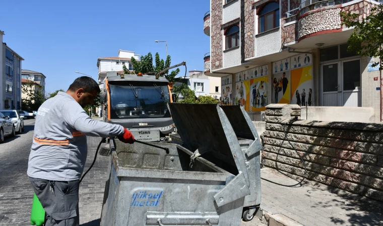 4 bin konteyner düzenli olarak dezenfekte ediliyor