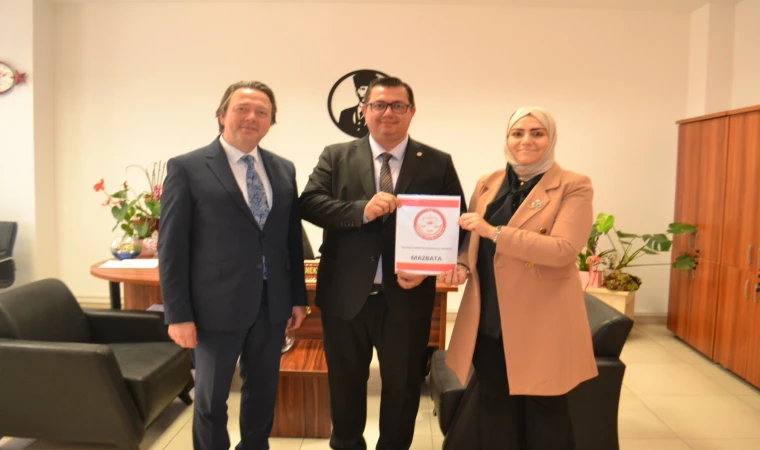Yeni Parti Merkez İlçe Başkanı Yeniay mazbatasını aldı