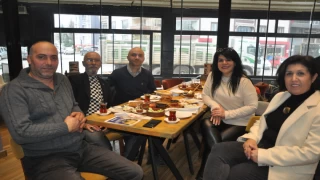 DEVA PARTİSİNDEN ÜNİVERSİTE ÖĞRENCİLERİNE KAHVALTI