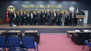 Avukatlara Plaket Verildi