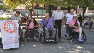 ENGELLİLERE KİM ENGEL OLUYOR.