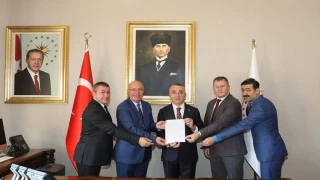 HALİL KAHRAMAN OSB BAŞKANVEKİLİĞİNİ SİNAN KADAİFÇİ'YE DEVRETTİ.