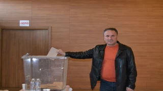 ÜYELERDEN VARDAR'A GÜVENOYU