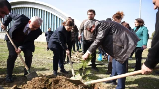 Sağlık Çalışanları Yaşam Fidanlığından ilk fidanlar toprakla buluştu