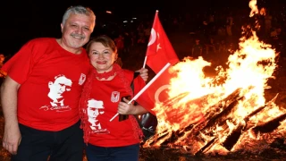 Bağımsızlık ateşi karanlığı aydınlattı