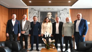 Topçu Baba'yı Anma Kültür ve Sanat Derneği Yönetim kurulu Üyeleri Yüceer'i Makamında Ziyaret Etti.