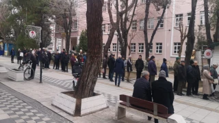 Kırklareli'de Soğuk Havada Ucuz Yumurta Kuyruğu