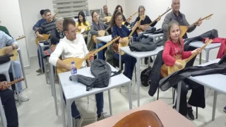 Topçu Baba Derneği’nde Bağlama Sesi Yükseliyor