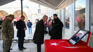 Vali Turan, Lüleburgazlı aziz şehidimiz Berkay Karaca ve kahraman silah arkadaşlarının ruhlarına ithafen okutulan mevlid-i şerife katıldı..