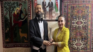 Dünyaca Ünlü Yazar Akif Manaf’a Anlamlı Ödül: “Barış Sanatı Ödülü”