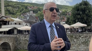 KOSOVA'DA VE MAKEDONYA'DA TÜRKLERİN, TÜRKLÜĞÜN MİLLİ KİMLİĞİNİ SÜRDÜRÜRKEN BU ÜLKELERLE ARASINDA BİR DOSTLUK KÖPRÜSÜ OLMASI GEREKTİĞİNİ DÜŞÜNÜYORUM”