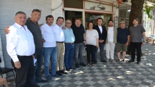 CHP Heyetinden Hikmet Ay’a Tebrik Ziyareti