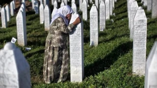Kurt: "Srebrenitsa, İnsanlığın Vicdanında Hiç Kapanmayacak Bir Yaradır"